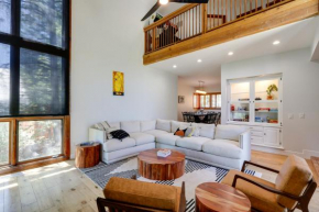 Spacious Flagstaff Cabin with Hot Tub and Fire Pit!